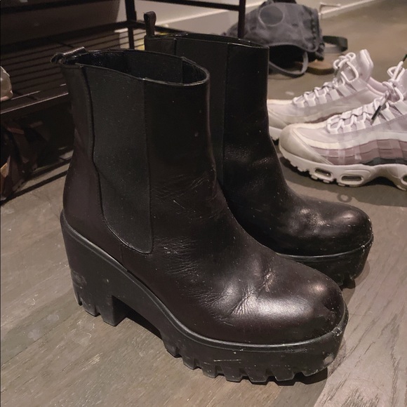 B2 platform boots - Picture 1 of 1